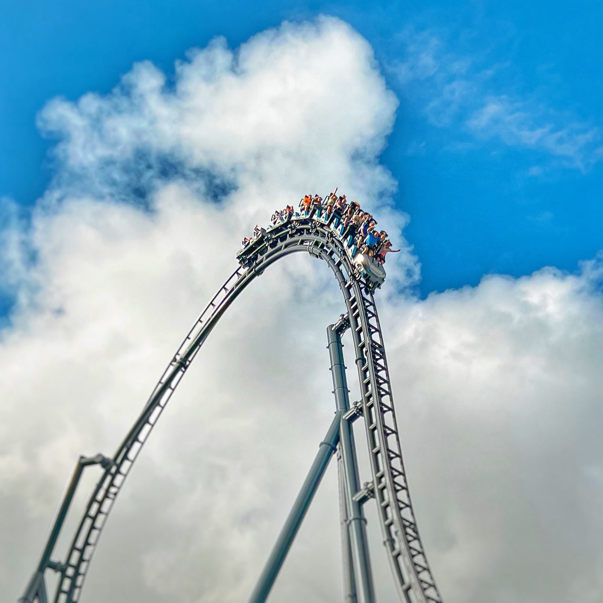 VelociCoaster in the clouds! ⛅️ 

#velocicoaster #intamin #islandsofadventure #universalorlando #universalstudios #florida #themepark #rollercoaster #amusementpark #coasterenthusiast #thrillride #explorepage #travel #photography