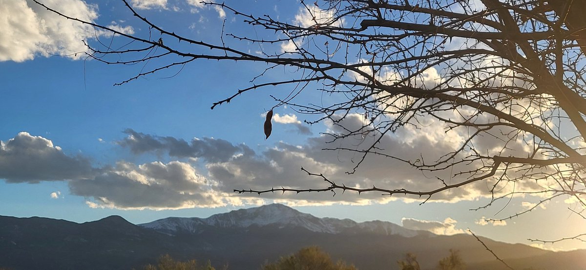 Beautiful day to you all from Colorful Colorado with love ❤️ 
#beautiful #sky over #PikesPeak #Colorado last evening #NaturePhotography