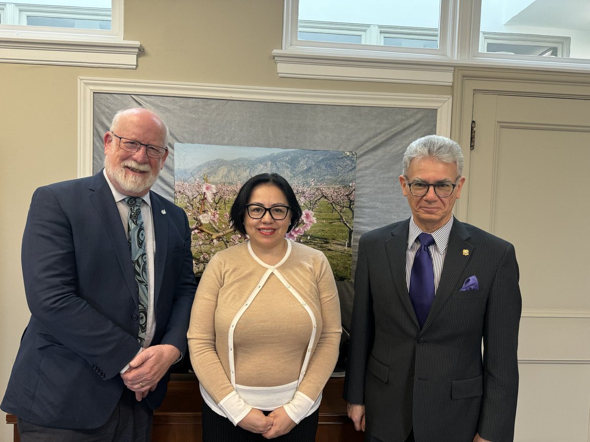 I had a very cordial, frank and productive conversation this morning with Ambassador Carlos Játiva and Marisol Nieto from the Ecuadorean embassy, discussing concerns about the negotiation of a free trade agreement between Canada and Ecuador.