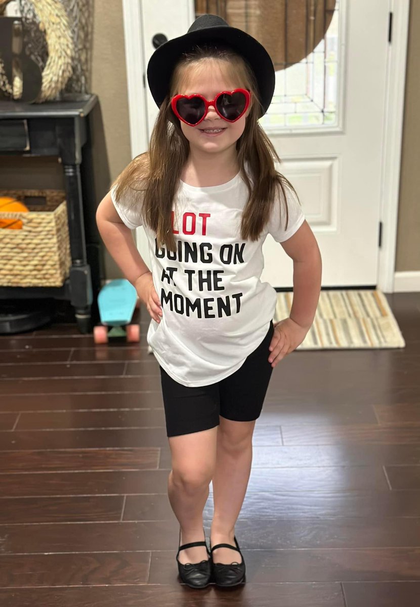elevensmom's tweet photo. @taylorswift13 my two favorite Swifties! #redera https://t.co/og0129bb37