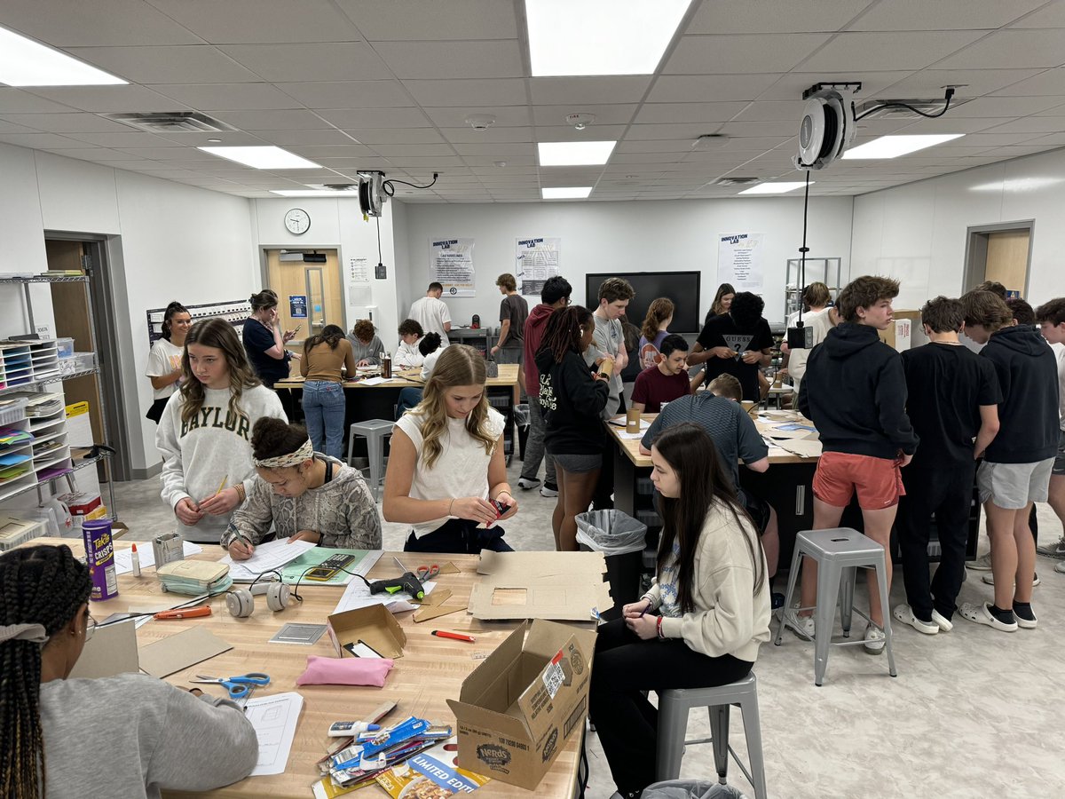 WGHS_LAIR's tweet photo. Full house today! We will see 20 Geometry classes over the next two days and this first group has set the bar high for their package redesigns. We are loving this fun project! #PISDlibrary https://t.co/deVtJvevM0