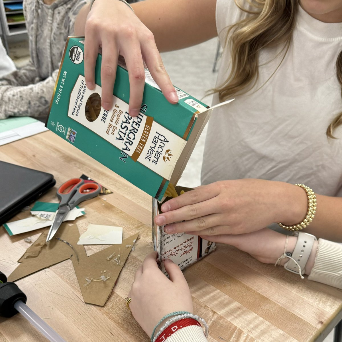 WGHS_LAIR's tweet photo. Full house today! We will see 20 Geometry classes over the next two days and this first group has set the bar high for their package redesigns. We are loving this fun project! #PISDlibrary https://t.co/deVtJvevM0