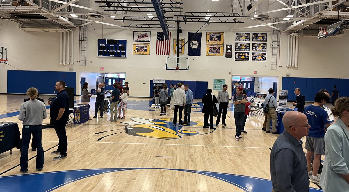 Thank you to all who came out to our military academy info session in Manassas last night and to those who helped put on the event, especially Osbourn Park HS NJROTC. Don't forget—join us for Academy Day on 5/4 to learn more about the nomination process. wexton.house.gov/services/milit…