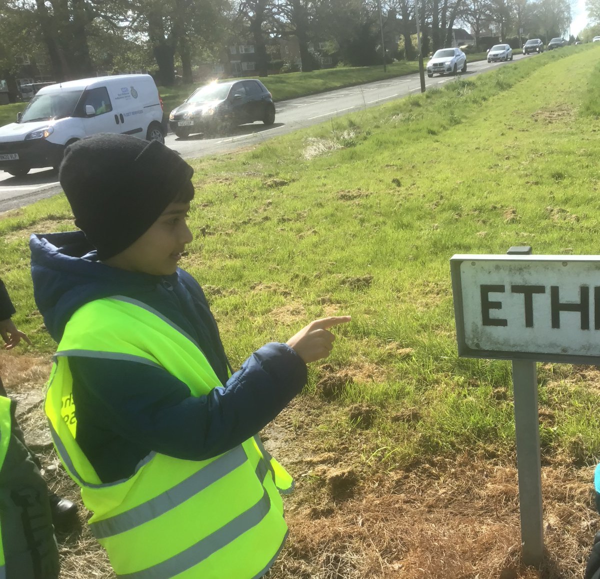 OaklandsSchool_'s tweet photo. ๐ฟ๏ธReading the World: Out and about in #Evington, Elm pathway were reading road names, using the pedestrian crossing, listening to everyday sounds and following instructions! #Reading #SEND #AutismAwareness #community #independence ๐ฆ๐๐๐๐ฑ๐ https://t.co/zOjNmWHH3x