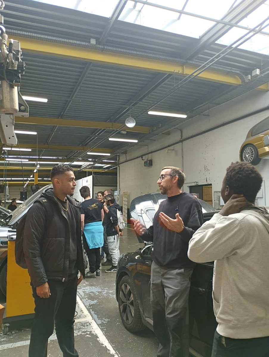 CampusSudMetier's tweet photo. 🚨 Plongée chez #RenaultRetailGroup ! 🚘

Nos jeunes de l'IFA Campus Sud des Métiers ont
découvert l'industrie automobile de près. 🚗 
Une opportunité unique pour leur avenir pro. 🚀😀 
Pour plus d'infos : https://t.co/NzvPQyORai..

#CSMLife #CMonFutur #Alternace #formation https://t.co/E9UD8B6nhZ