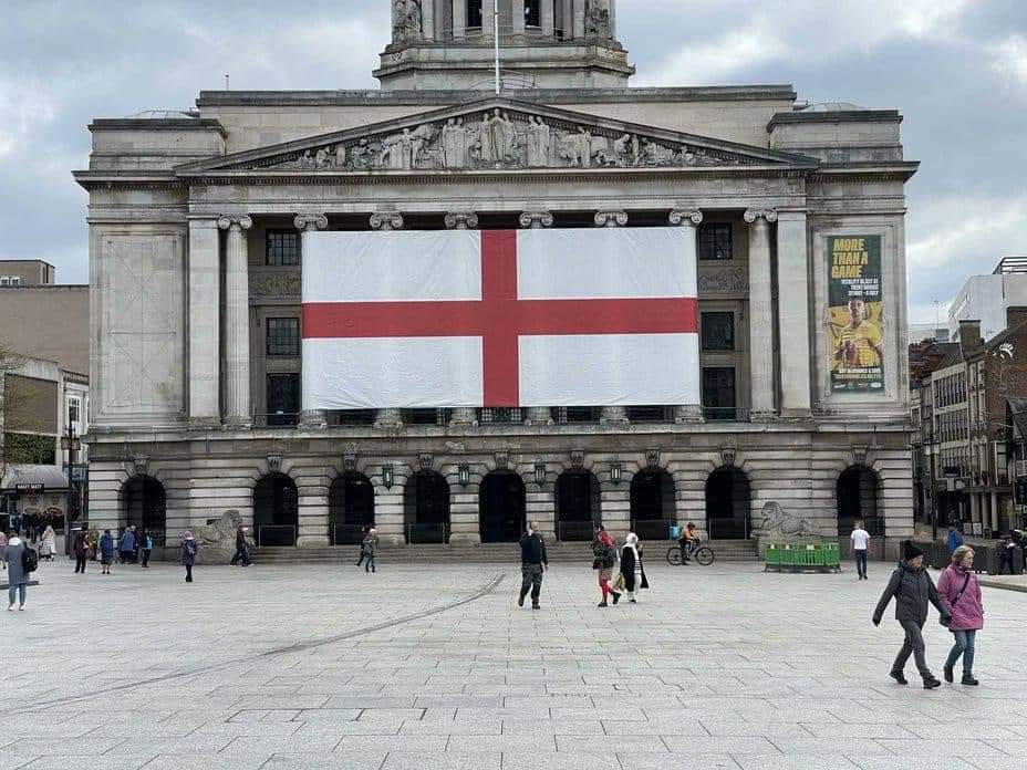 A huge St George’s Cross was unveiled in Nottingham today ahead of St George's day. The 60ft long flag was installed on the front of the city’s council house in the annual tradition celebrating England’s patron saint. Well done to Nottingham Council! 🏴󠁧󠁢󠁥󠁮󠁧󠁿