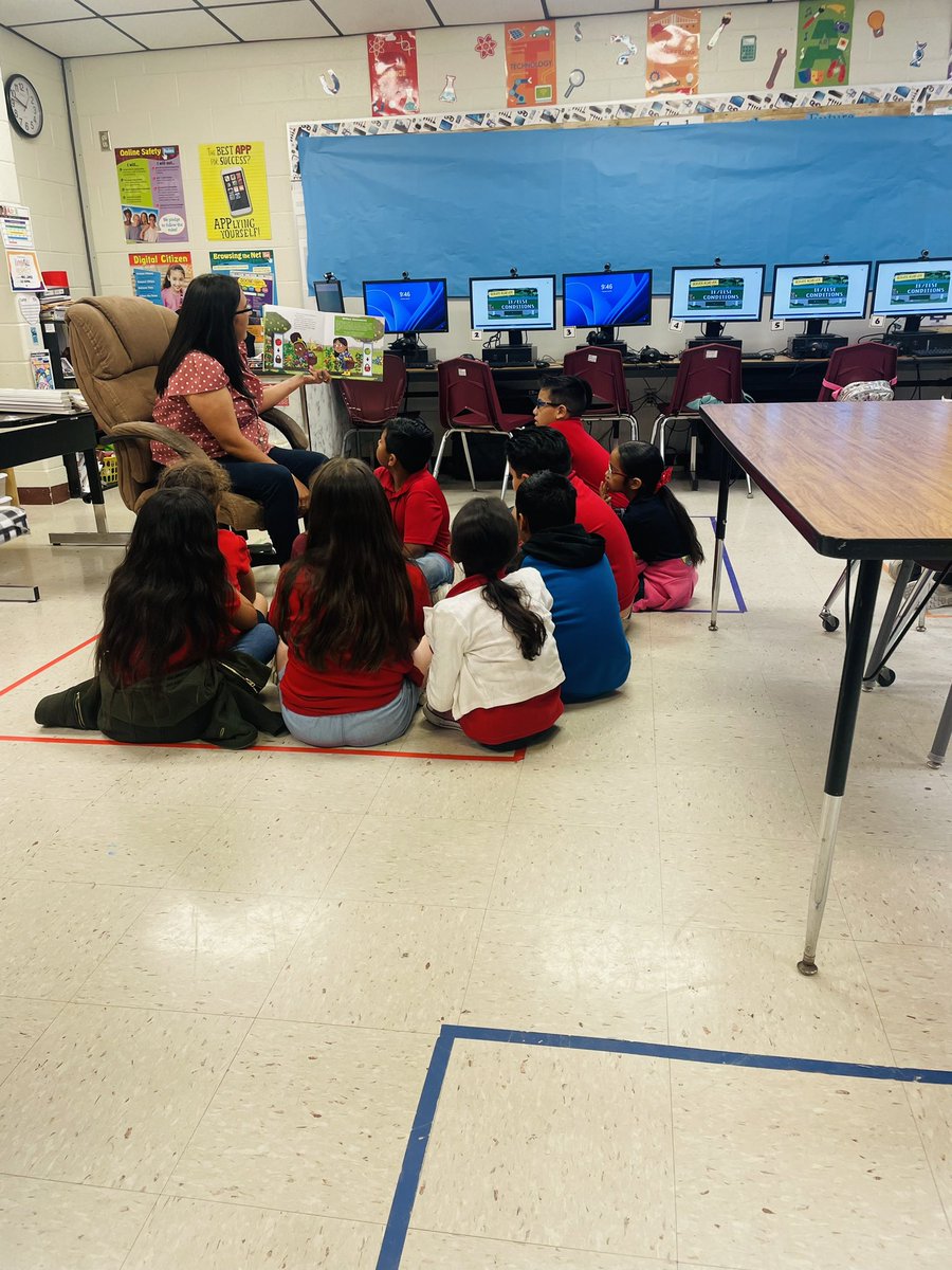 MrsHDZ7's tweet photo. One of my favorite places to be is visiting @MsGllopez coding lab. Students engaged through literacy and Kagan. 🙌🏼 @LaurelesMustang https://t.co/7X1qDGSygo