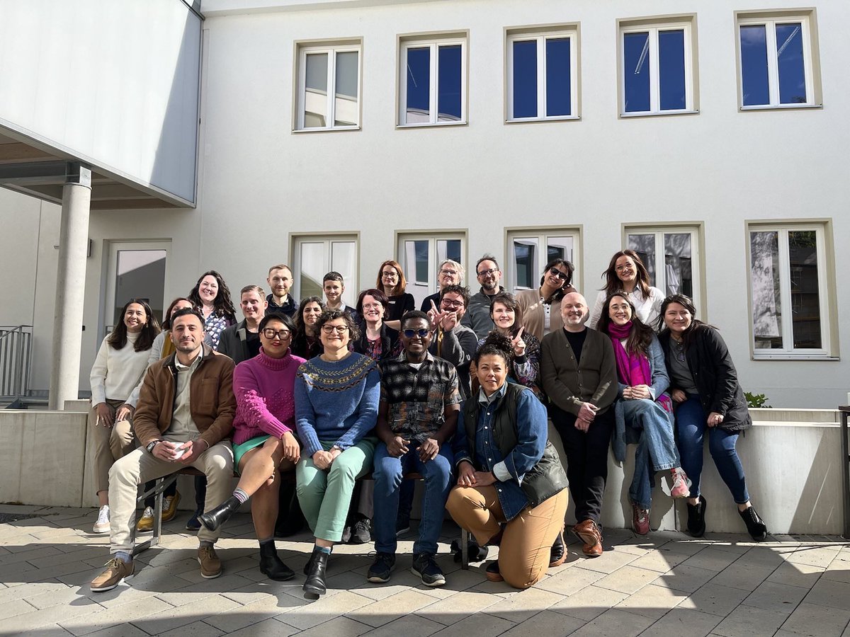 GuteMonik's tweet photo. @wikimediaco Iniciamos con la reunión del grupo de Director@s de afiliados Wikimedia. Tuvimos discusiones e intercambios sobre el futuro del movimiento, las formas como podemos trabajar junt@s y desafíos que compartimos dirigiendo organizaciones Wikimedia en diferentes lugares del mundo. https://t.co/YPlahRkJYp