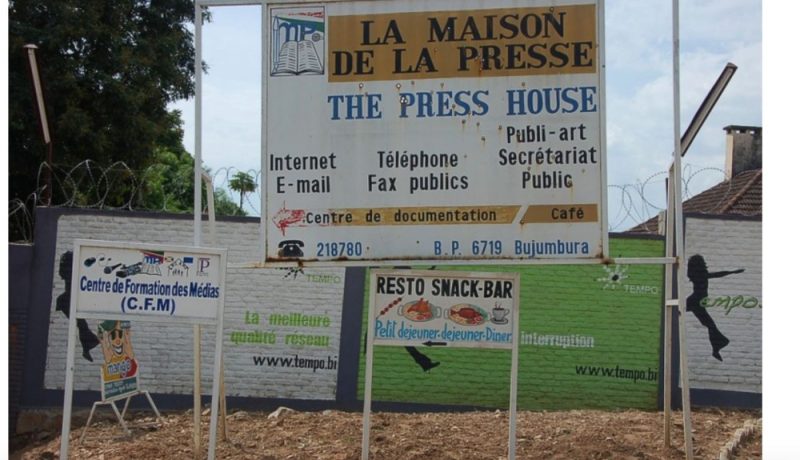 ShikirizaB's tweet image. Ces cinq organisations ont sorti ce communiqué de presse ce 18.04.2024.

Pour rappel, Sandra #Muhoza est détenue dans un endroit, jusqu'ici inconnu, malgré que, selon la @RT_Isanganiro, cette journaliste de #Lanova se trouve dans les mains du Service National des Renseignements.