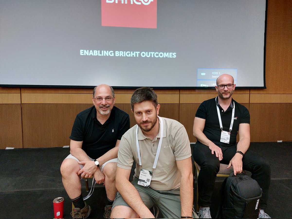 The best kind of session: 'ask me anything about Java' with people who actually extent and maintain #Java. The true gem of #Devoxx family, this time at @DevoxxGR.
10/10, will participate again!