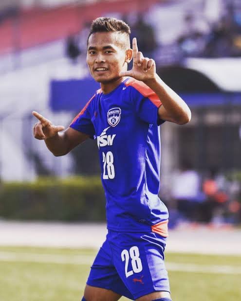 Lalbiaknia, the most sought out Indian player form Ileague this season had played for @bengalurufc u16, u18 side. He was part of reserve squad in 2018/19 season.

He picked up the u16 best player award in 2017 for BFC.
#Indianfootball #bengalurufc