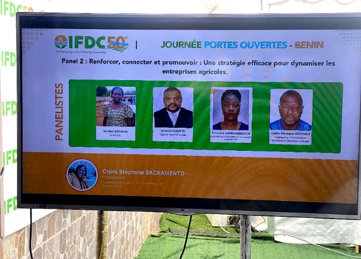 LERURAL2's tweet photo. Panel 2 de cette journée porte ouverte ⤵️
✅ Renforcer, connecter et promouvoir : Une stratégie efficace pour dynamiser les entreprises agricoles
#IFDC #ACMA3 #Enabel #Care #Kit #Royaumesdespaysbas #CORAF https://t.co/7k0tQ31WkE