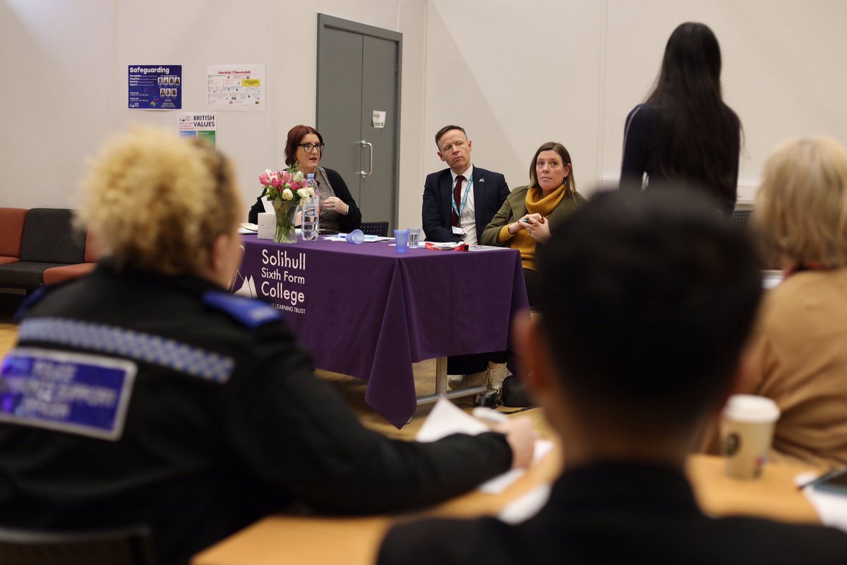 We welcomed learners from @Summit_LT family onto campus this afternoon for a Sexual Harassment Conference - it was great to see friends from @CockshutHillSch @LyndonSchool @Ninestiles in College for an event led by @CEOSummitLT @jessphillips & Paula Shortland from Safer Travel.