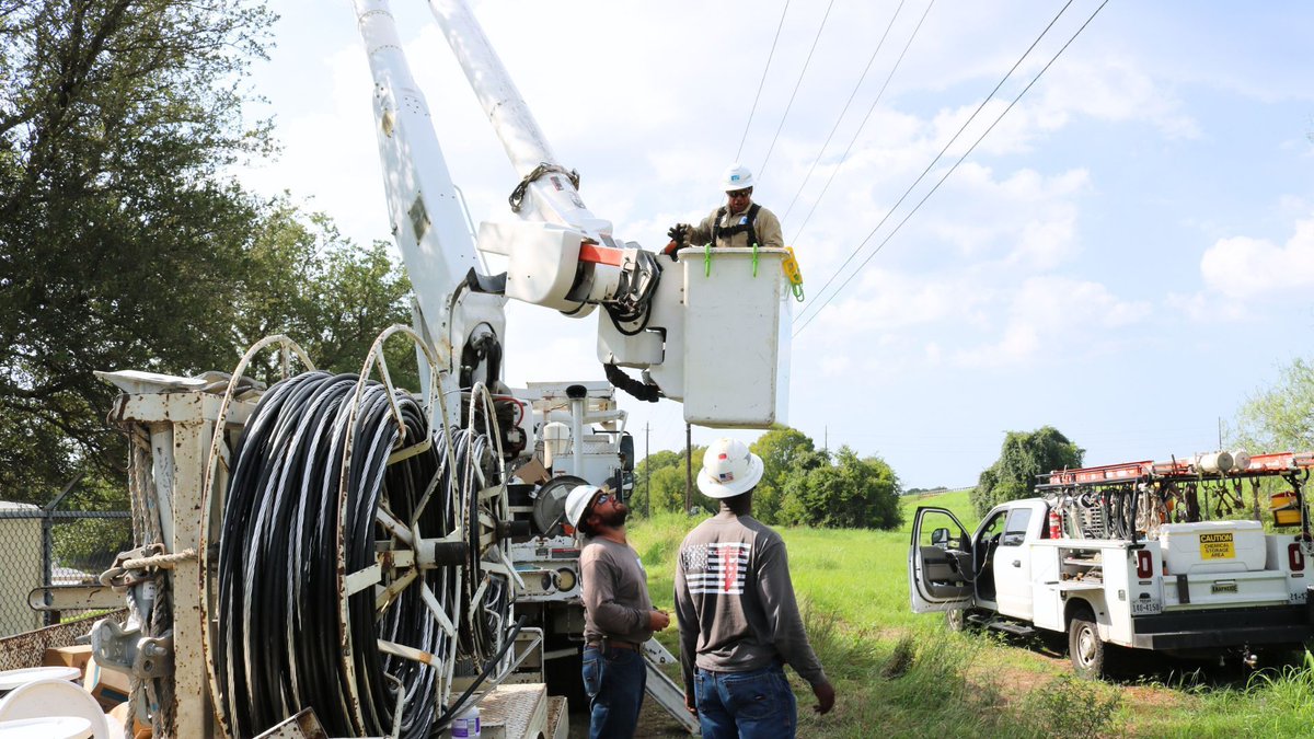 Happy #LinemenAppreciationDay! 👷🏽‍♂️

Lineworkers brave harsh weather conditions and work long hours to ensure that our community is safe and comfortable. Help us celebrate these brave individuals for their dedication and service to others.