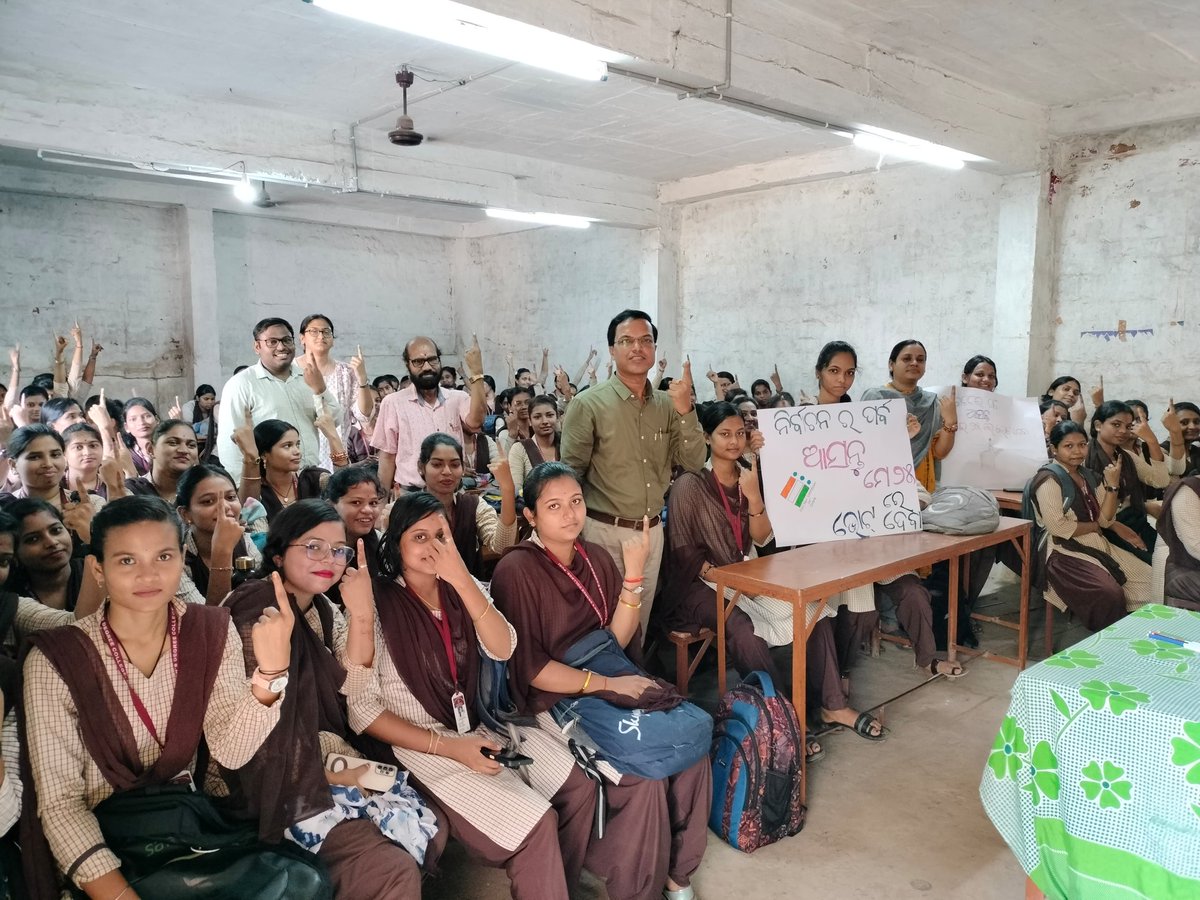 dash_tectonics's tweet photo. I had the opportunity to be a part of the voter awareness initiative amongst the first time electors through quiz and rangoli activities at Puri Women's College with senior officers. https://t.co/Wl0XxCOaSe