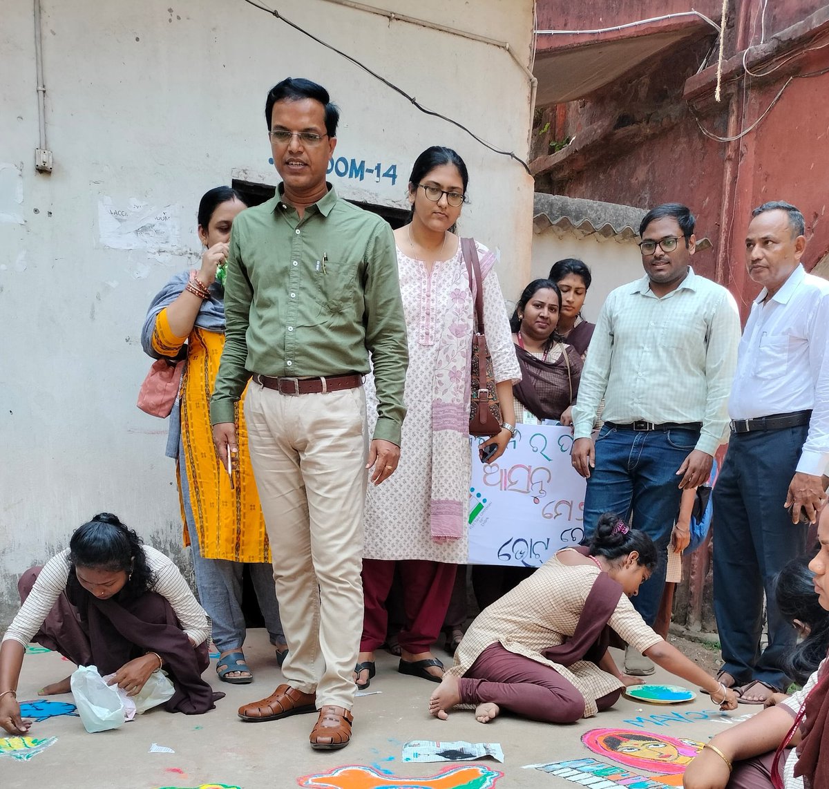 dash_tectonics's tweet photo. I had the opportunity to be a part of the voter awareness initiative amongst the first time electors through quiz and rangoli activities at Puri Women's College with senior officers. https://t.co/Wl0XxCOaSe