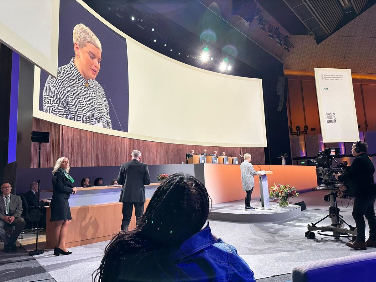 Our campaign lead @holly_gabe takes to the mic inside the @Nestle AGM to deliver our question to the directors. She's asking them to contribute to a healthier future by setting a target to increase the proportion of Nestlé's sales that come from healthier food. (4)