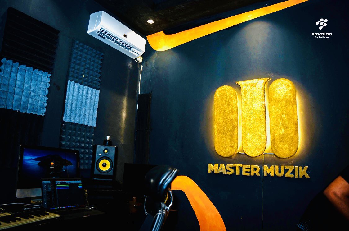 mastermuzikprod's tweet photo. Découvrez les tout nouveaux locaux de MASTER MUZIK RECORDS, icône dans la production phonographique depuis 2016.
📍Retrouvez-nous désormais à Kigobe, Av. Des États-unis, juste à côté de l’ambassade de la Turquie. 
✅Rejoignez-nous pour profiter de nos offres sur mesure.
#LevelUp https://t.co/kLaVYWjQRe