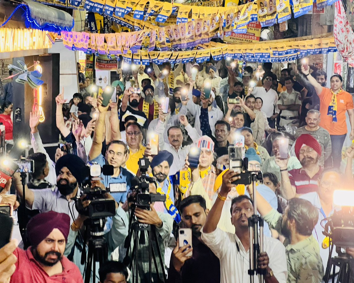 JarnailSinghAAP's tweet photo. तिलक नगर वाले,
पश्चिमी दिल्ली वाले, 
दिल्ली वाले निश्चय कर चुके हैं,जेल का जवाब वोट से देंगे..
आम आदमी पार्टी दिल्ली प्रदेश अध्यक्ष गोपाल राय जी के नेतृत्व में पश्चिमी दिल्ली से सांसद प्रत्याशी, पूर्व सांसद महाबल मिश्रा जी की मौजूदगी में तिलक नगर में हजारों लोगों ने संकल्प लिया कि आने वाले चुनाव में भाजपा की तानाशाही का जवाब अपनी वोट से देंगे और इस तानाशाह सरकार को जड़ से उखाड़ कर फेंक देंगे..

#JailKaJawabVoteSe #IStandWithKejriwal 

@arvindkejriwal @bhagwantmann1 @aapkagopalrai @aamaadmiparty @aapdelhi @aamaadmipartypunjab_