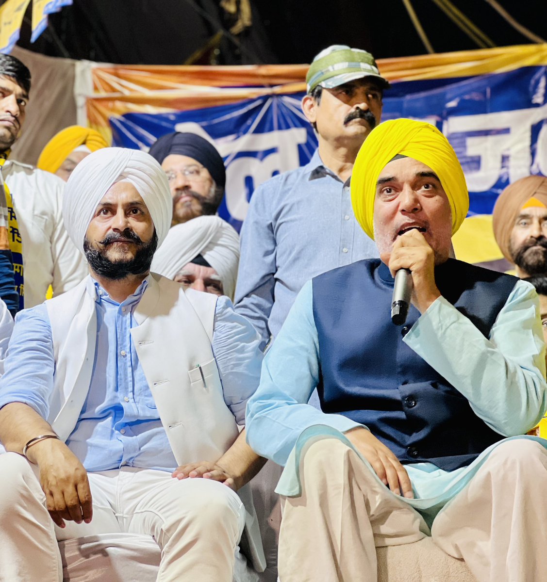 JarnailSinghAAP's tweet photo. तिलक नगर वाले,
पश्चिमी दिल्ली वाले, 
दिल्ली वाले निश्चय कर चुके हैं,जेल का जवाब वोट से देंगे..
आम आदमी पार्टी दिल्ली प्रदेश अध्यक्ष गोपाल राय जी के नेतृत्व में पश्चिमी दिल्ली से सांसद प्रत्याशी, पूर्व सांसद महाबल मिश्रा जी की मौजूदगी में तिलक नगर में हजारों लोगों ने संकल्प लिया कि आने वाले चुनाव में भाजपा की तानाशाही का जवाब अपनी वोट से देंगे और इस तानाशाह सरकार को जड़ से उखाड़ कर फेंक देंगे..

#JailKaJawabVoteSe #IStandWithKejriwal 

@arvindkejriwal @bhagwantmann1 @aapkagopalrai @aamaadmiparty @aapdelhi @aamaadmipartypunjab_
