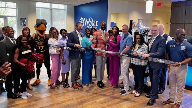 What a fantastic morning at our Smyrna, GA branch grand opening! We had a great time with neighbors, employees, and the @CPSkyhawks mascot, #ColliHawk. We're honored to contribute $5,000 to @heroforchildren. Stop in and meet our team! #withvystar