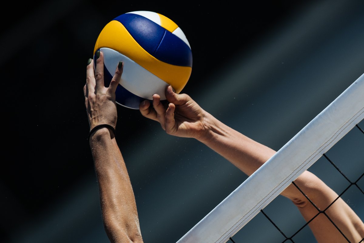 Profitez de la plage cet été en vous inscrivant à une ligue de volleyball de plage! Formez une équipe de 2, 3, 4 ou 6 joueurs avec vos amis ou inscrivez-vous en solo pour être ajouté à une équipe incomplète. Fin des inscriptions le mercredi 1er mai : bit.ly/3Jp2oMN