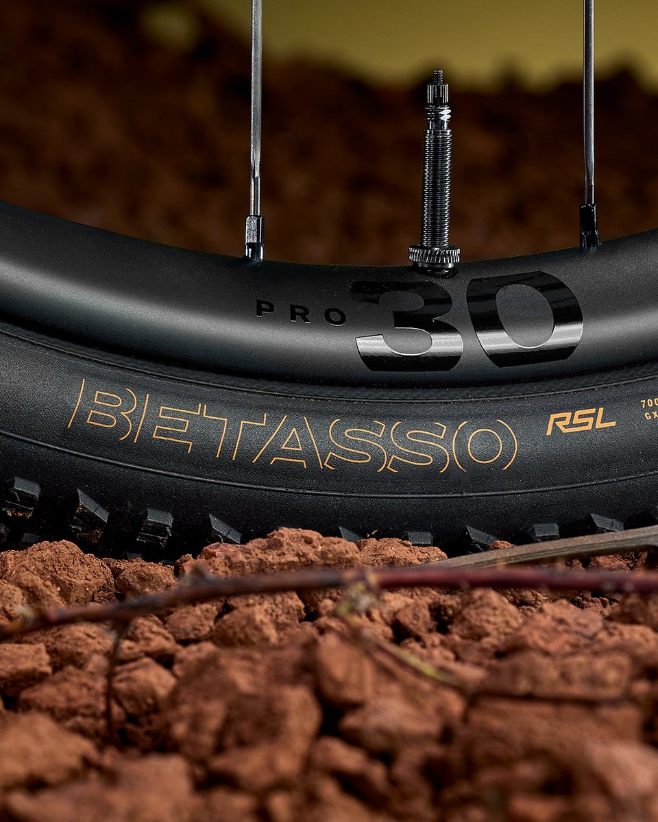 Two new tires, a whole 🌎 of gravel Meet the all-new Bontrager Girona and Betasso gravel tires, built with new compounds and tread for the road less traveled. Go for all-out speed on Girona, or when grip reigns supreme, reach for Betasso. Learn more: trek.bike/ExploreGravelT…