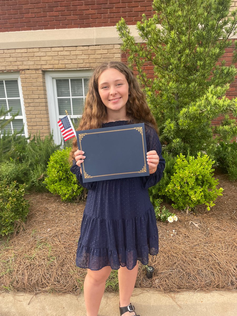 AnnabelleBooko2's tweet photo. Honored to have received a citizenship award yesterday from the National Society of the Daughters of the American Revolution. (DAR) One student is selected from each grade and I was chosen from my 10th grade class. https://t.co/LsRd4EJH5u