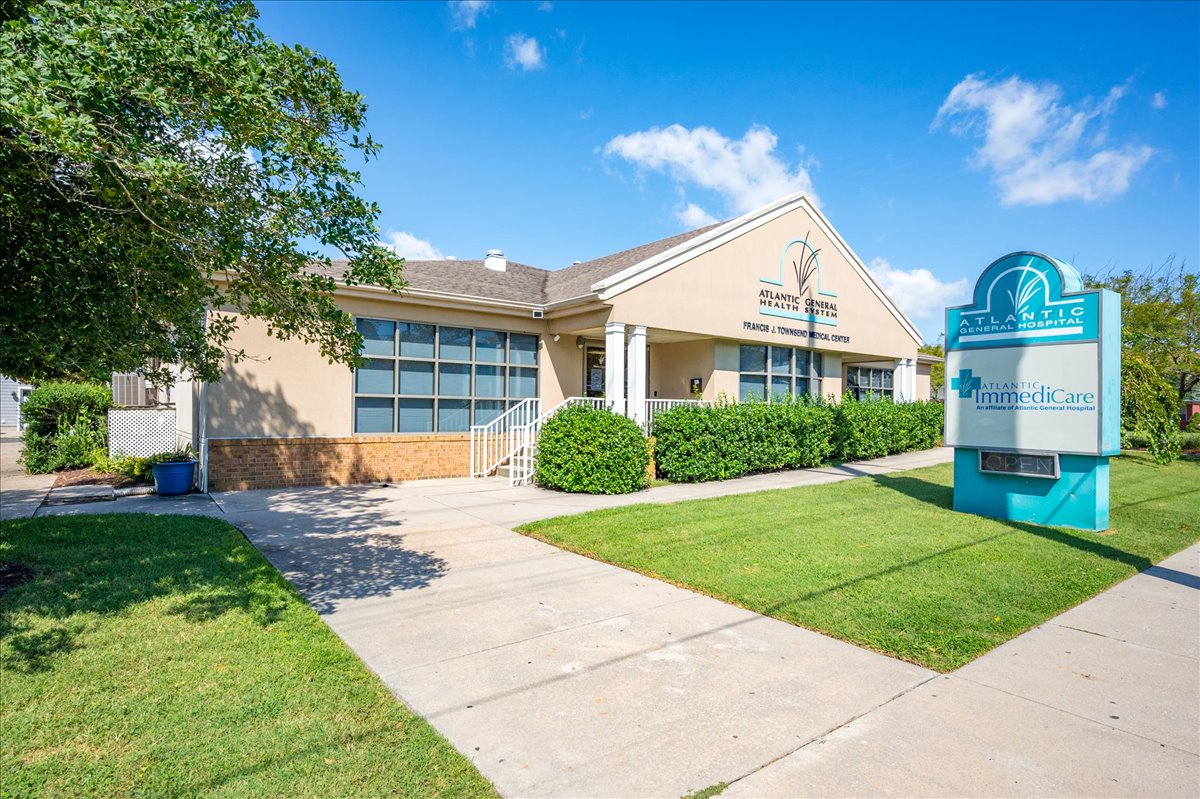 DeeleyChester's tweet photo. Unlock an avenue to prosperity in bustling Ocean City! Boasting a high cap rate and a dependable tenant, this grand investment property is a goldmine waiting to be tapped! Dial us now for more insights. #RealEstateInvestment https://t.co/pw5eToWhQN
