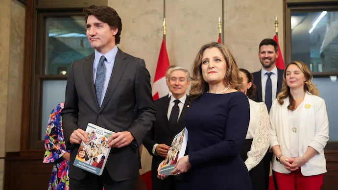 After Khalistani terrorists, Justin Trudeau now attempts to woo Mu$l!ms !

The Canadian government is planning to introduce an interest-free 'halal mortgage scheme' for Muslims !

The Prime Minister of Canada is an excellent example of the old adage: ' Once a person's end is near