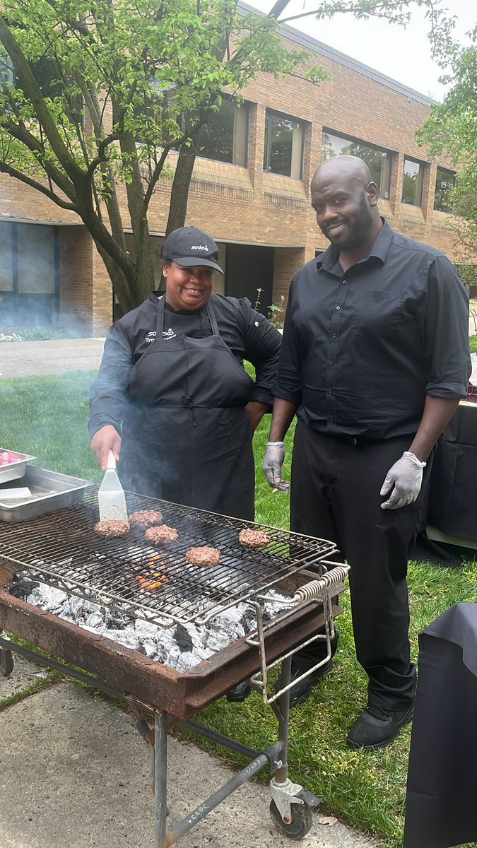 ccbcdining's tweet image. Burgers and fries today at Dundalk.  Only $6 for plate.  Best deal anywhere!!