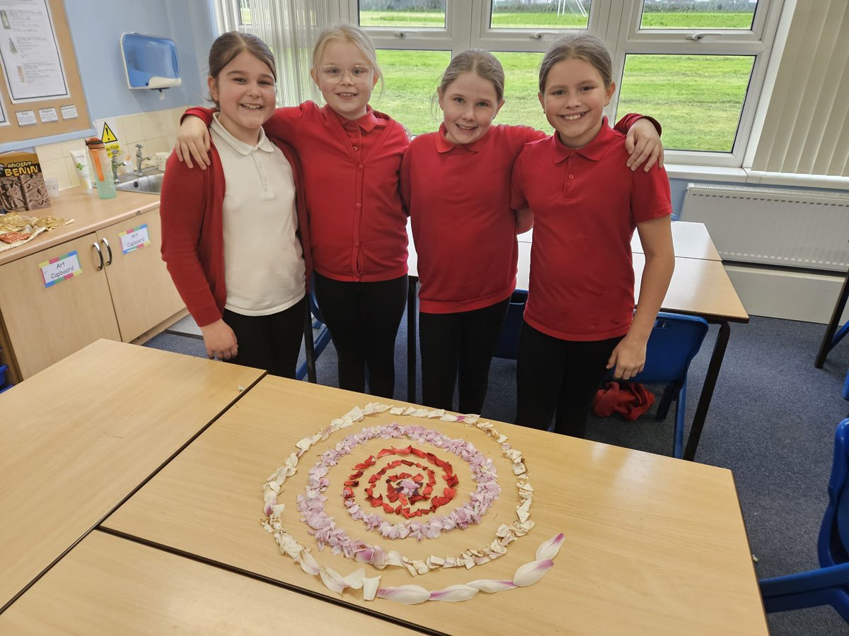 Mrs_E_Naylor's tweet photo. Fantastic art by Y5 inspired by the artist James Brunt. @MrsCobley11 @RedscopeSchool https://t.co/qIxcGbXX7P