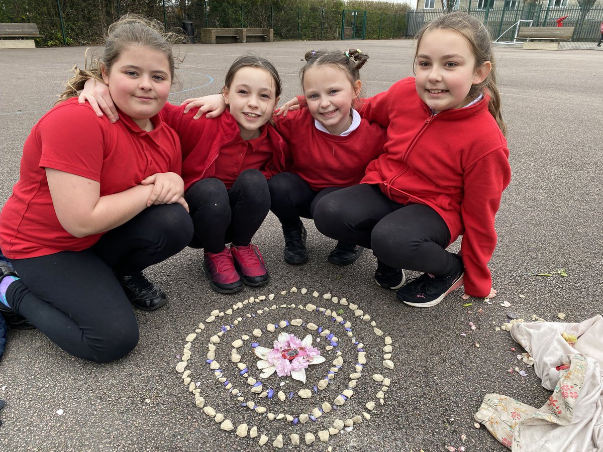 Mrs_E_Naylor's tweet photo. Fantastic art by Y5 inspired by the artist James Brunt. @MrsCobley11 @RedscopeSchool https://t.co/qIxcGbXX7P