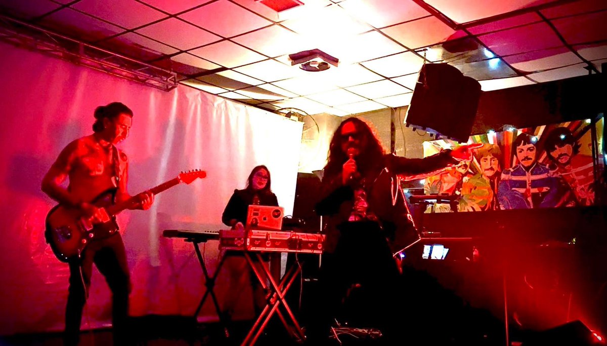 LiarFaces's tweet photo. Fue un extraordinario show!
Muchas gracias a todos los que asistieron, a la cálida recepción de @onaciu , y la productora @vladproducciones.
Lo pasamos increíble. Muchas gracias! Y nos vemos muy pronto. LIAR FACES FROM HELL 👏🏻 https://t.co/MYHmNTbKY7