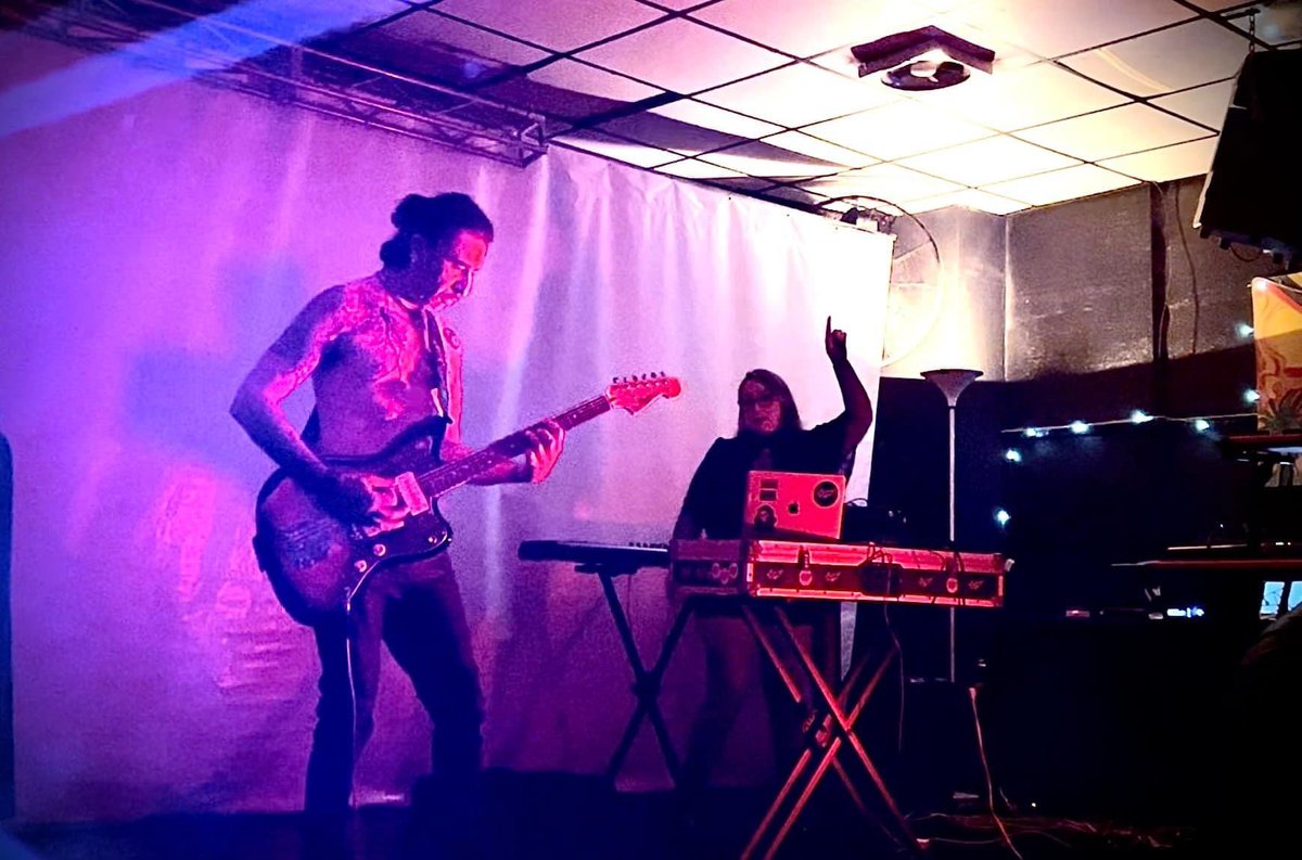 LiarFaces's tweet photo. Fue un extraordinario show!
Muchas gracias a todos los que asistieron, a la cálida recepción de @onaciu , y la productora @vladproducciones.
Lo pasamos increíble. Muchas gracias! Y nos vemos muy pronto. LIAR FACES FROM HELL 👏🏻 https://t.co/MYHmNTbKY7