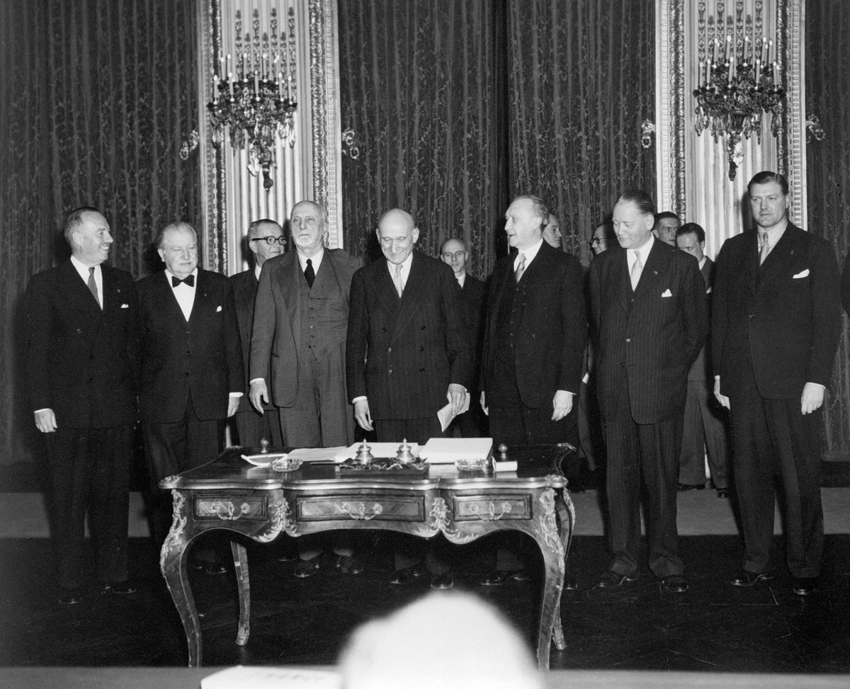 #OnThisDay in 1951: Belgium, France, Italy, Germany, Luxembourg, and the Netherlands sign the Treaty of Paris, setting up the European Coal and Steel Community for the free movement of coal and steel after WWII. This marks the origin of the EU institutions as we know them today!