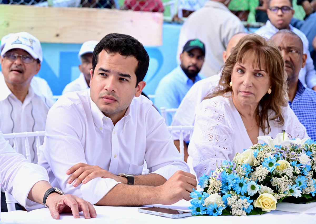 miprd's tweet photo. En el encuentro, acompaño al presidente del PRD y vocero de la alianza, los candidatos a diputado Rafael Linares, a senador Omar Fernández, vicepresidente Joel Díaz; secretaria general del PRD Peggy Cabral; secretario de organización del PRD Ramón Arnaldo Pimentel, así como una amplia comitiva de la Dirección Nacional del partido.