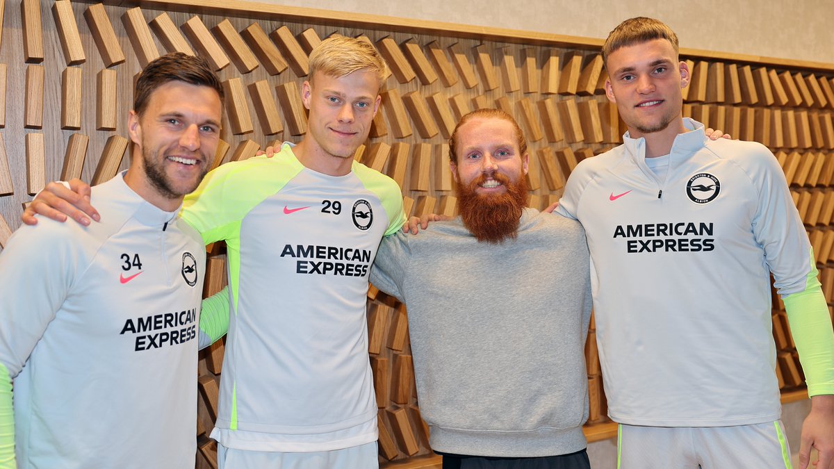 OfficialBHAFC's tweet photo. .@HardestGeezer meeting some of the squad! 🤝 https://t.co/ehMwNKrNyO