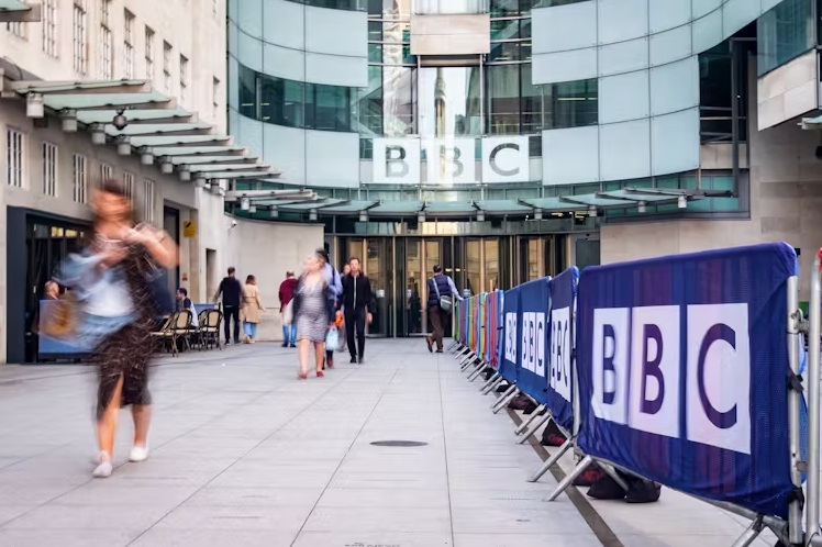 'If the licence fee goes, the BBC might once again try to survive by dramatically increasing its commercial revenues' Prof @simonjpotter considers how scrapping the BBC licence fee could provoke a backlash in a new piece for @ConversationUK Read more 👉 brnw.ch/21wIWQc