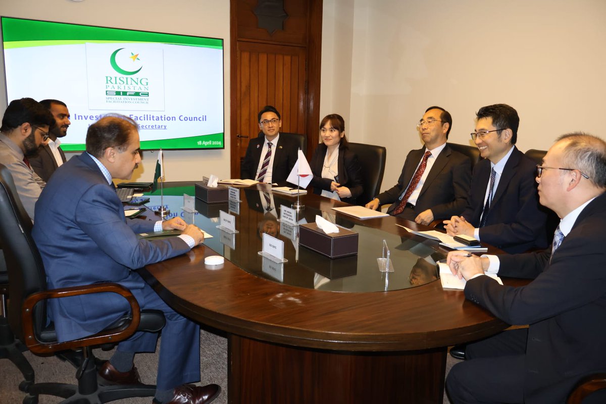 Assistant Minister of Foreign Affairs, Japan H.E. Ryo Nakamura, Ambassador of Japan in Pakistan, H.E. Mitsuhiro Wada & Commercial Attaché Tadayoshi Hiraki visited the Special Investment Facilitation Council-SIFC HQ to discuss areas of economic collaboration. #RisingPakistan #SIFC