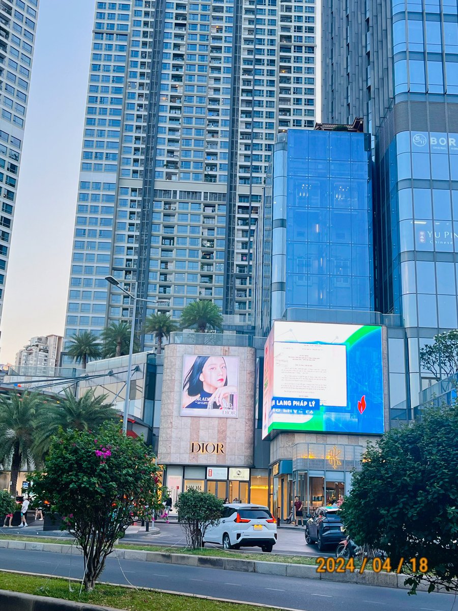 Jisoo #dioraddict billboard at Vincom Landmark 81, HCM, VietNam