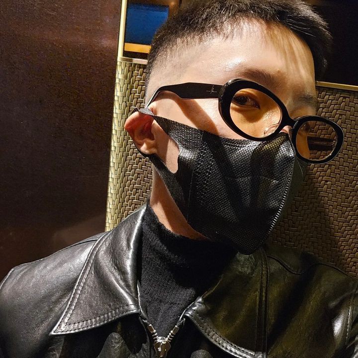 H_o_pe_f_i_l_m's tweet photo. NEURON CHALLENGE
1. Check if Neuron is at the top of your Spotify On Repeat playlist.
2. If it is: post a screenshot + a favourite photo of Hobi.
3. If it isn't: play HOTS and a focused playlist until it is. Then do 2.
Pass it on!
#NeuronChallenge #jhope_NEURON https://t.co/28eYFb0htI