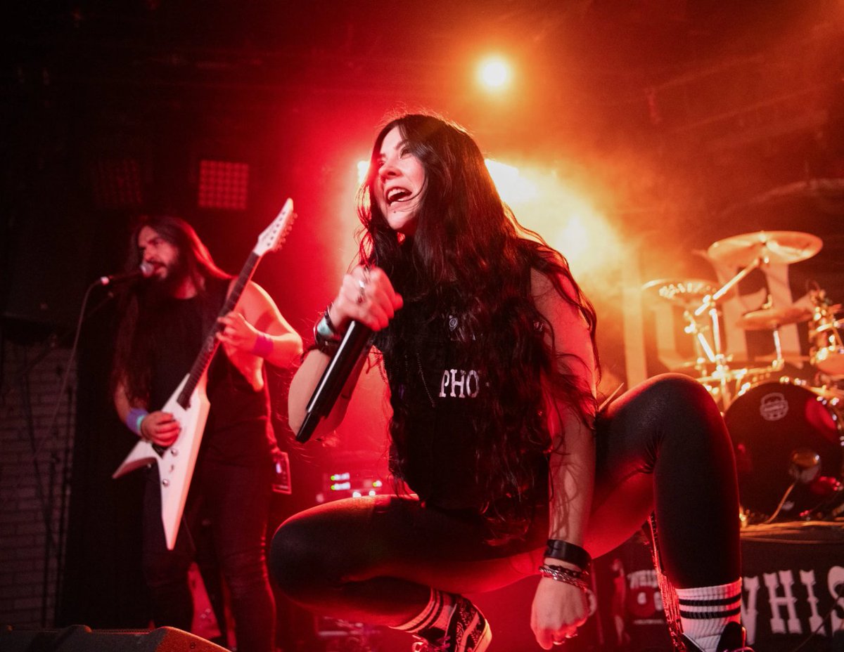 @official_raven and @viciousrumors stormed The Whisky a Go Go with some impressive support from both @WICKEDrockNroll and @LutharoOfficial. 📸: Charlie Steffens 🔗: v13.net/2024/04/raven-… #metal #showreview #concertphotography