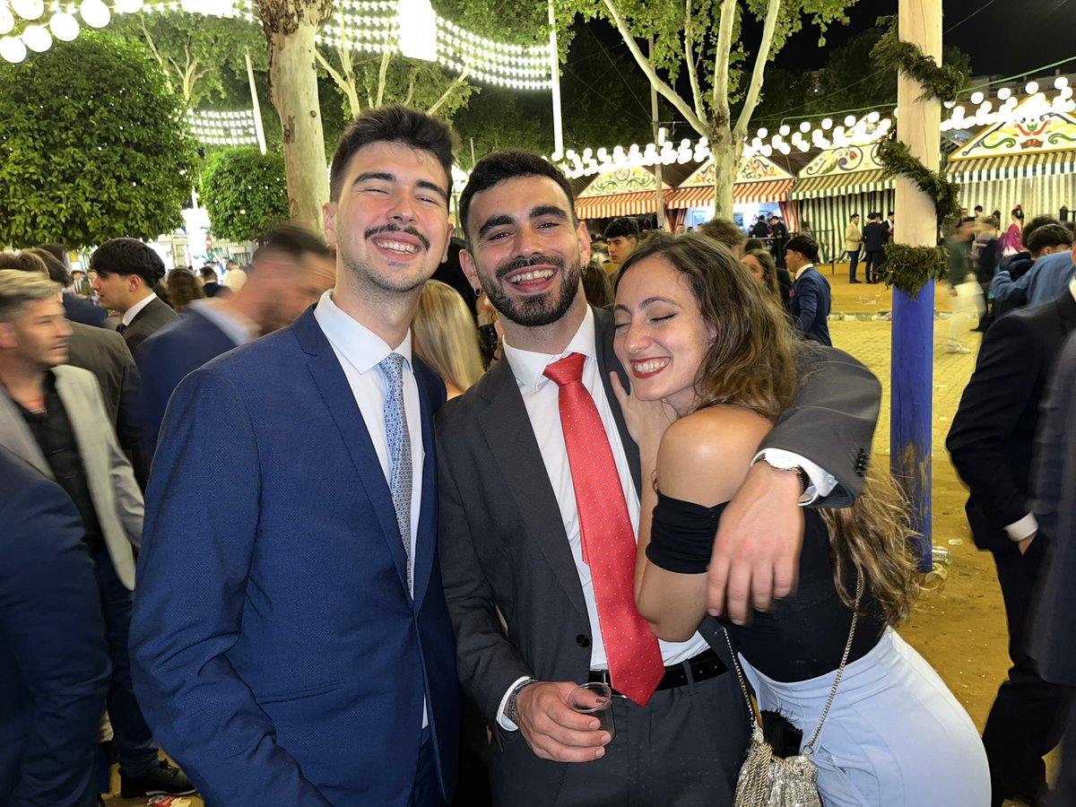 pabloovz23's tweet photo. Un poquito de la feria 🎡 💃🏻❤️ https://t.co/ckQv8jqc8I