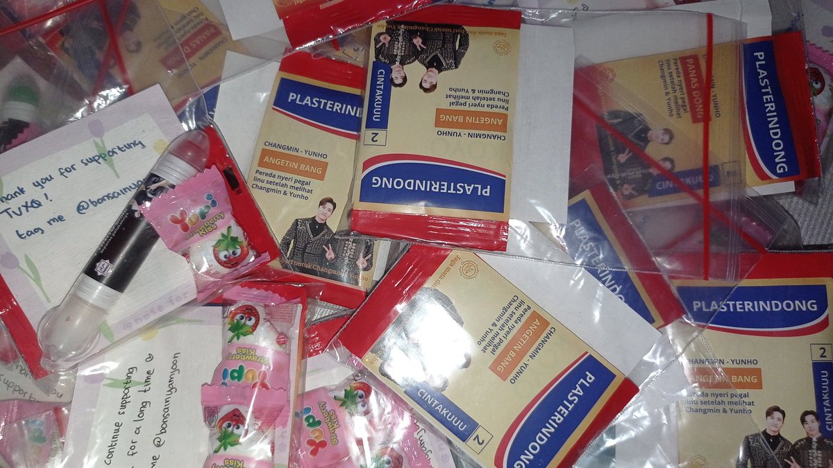 marukokocak's tweet photo. freebies for cassies attending TVXQ in Jakarta 💖 https://t.co/UPwC8xzOlt