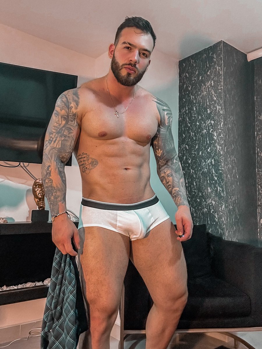 TheOliverColt's tweet photo. Bless you ⚡️😈🙈 https://t.co/RMAK7qNyf2