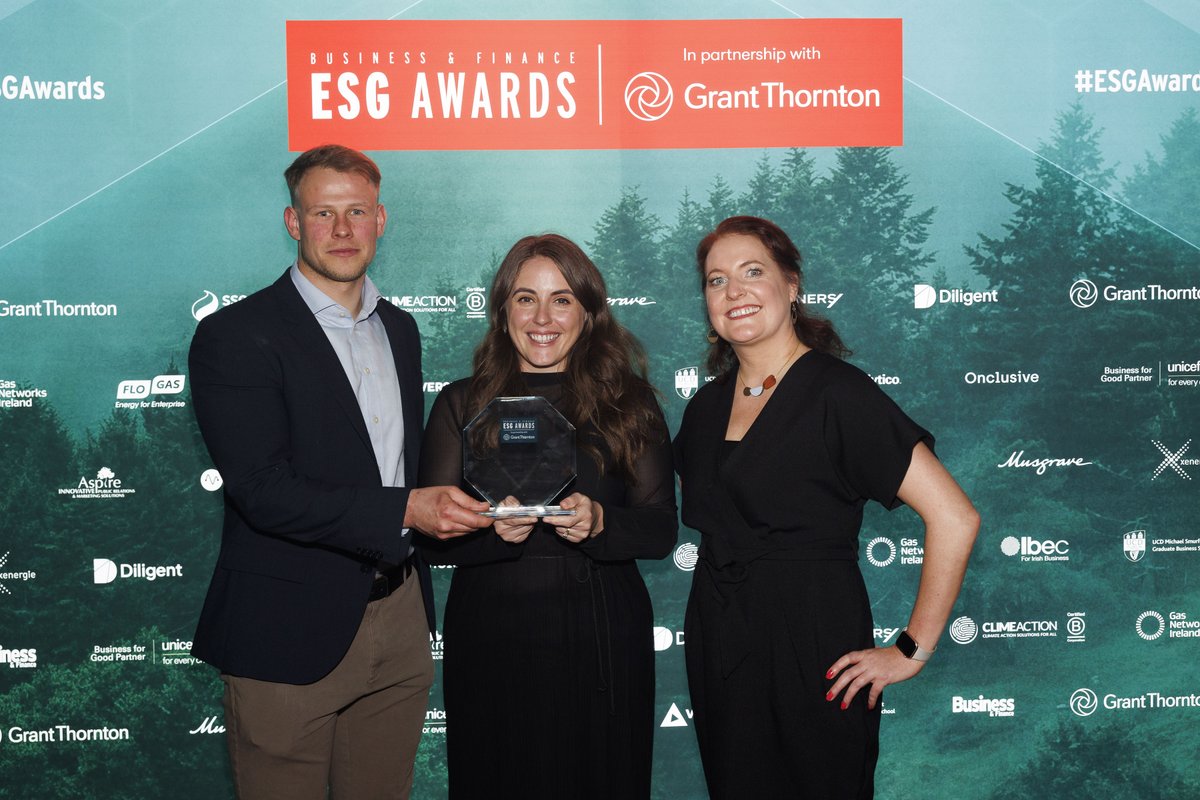 Congratulations to DAA for being the 2024 winner of the ESG Company Award (Enterprise)🏆 The award is sponsored by @FlogasESL Solutions / Mary Rossiter #ESGAwards in partnership with @GrantThorntonIE