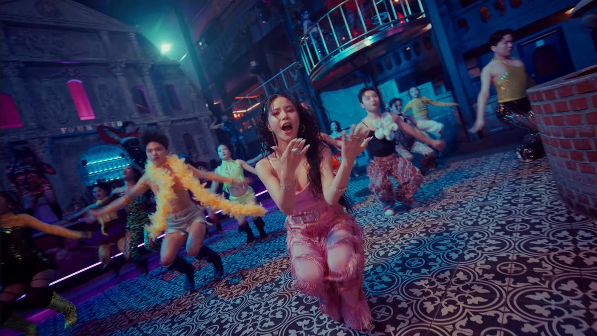 mooobean's tweet photo. Solar's comebacks are for the gays and for the gays only! https://t.co/sIbBp1lsjm