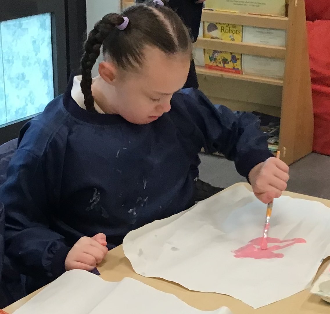 TirMorfa's tweet photo. #ytmalwen asked questions to find out about high viz jackets; Who wears them? What colour are they? What they do when they wear them? Where do they wear them? We painted some and played hide and seek in the dark. Those in high viz were easy to find. #ytmnum #ytmexpart #ytmsctech https://t.co/XN5XV0lRCD