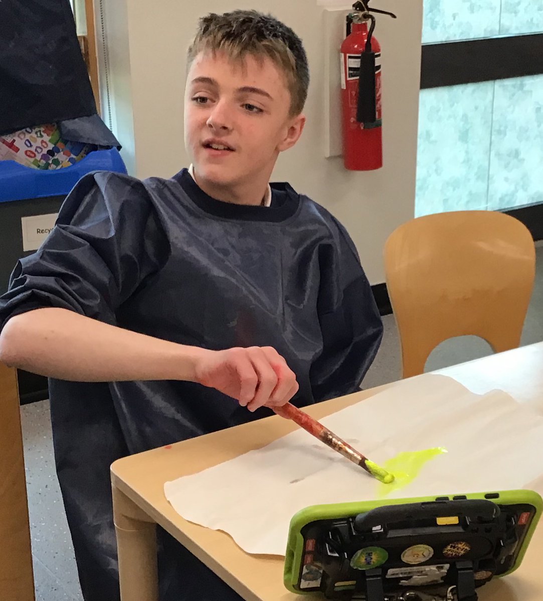 TirMorfa's tweet photo. #ytmalwen asked questions to find out about high viz jackets; Who wears them? What colour are they? What they do when they wear them? Where do they wear them? We painted some and played hide and seek in the dark. Those in high viz were easy to find. #ytmnum #ytmexpart #ytmsctech https://t.co/XN5XV0lRCD